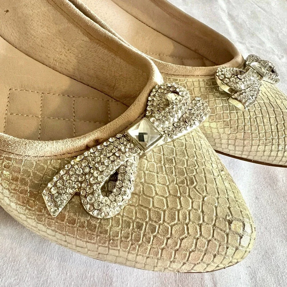 Vince Camuto Size 6 Ballet Flat Beige Tan Gold Embossed Leather Textured Shoes